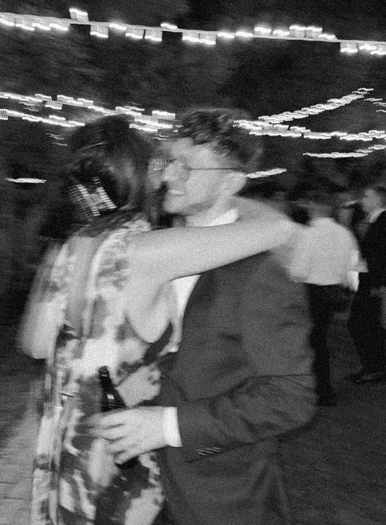 Layla y Dominik bailando